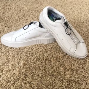 Kendall Jenner Adidas Sleek